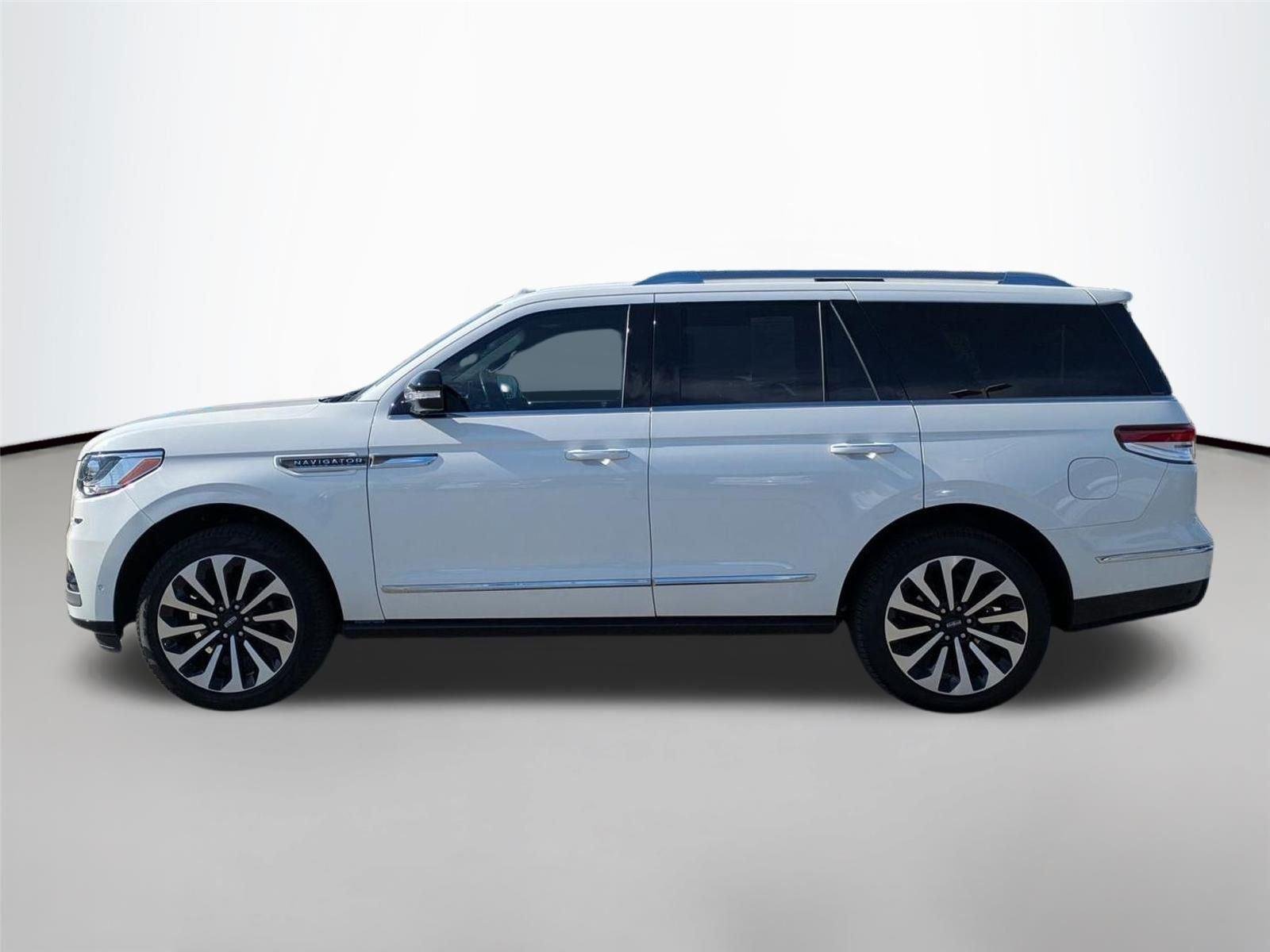 Used 2024 Pristine White Metallic Tri-Coat Lincoln Reserve image 5