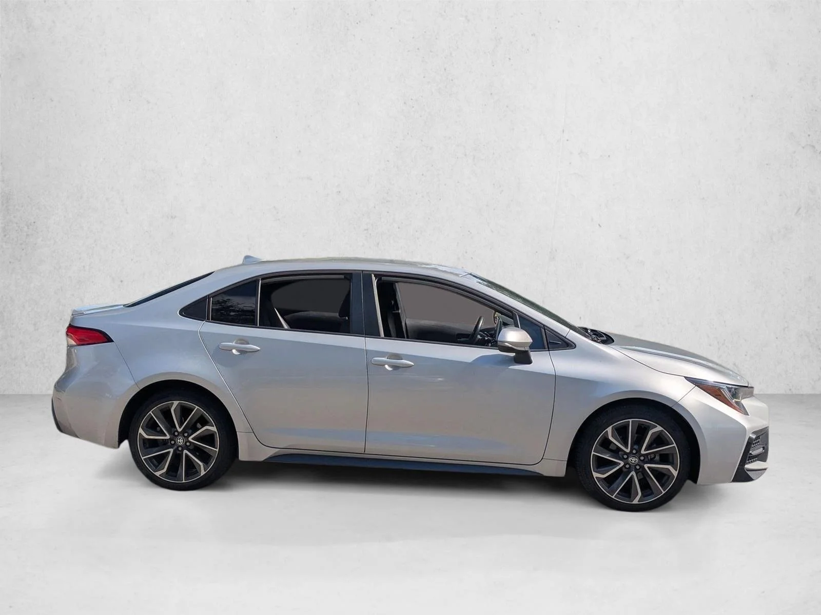 Used 2021 Classic Silver Metallic Toyota SE image 4