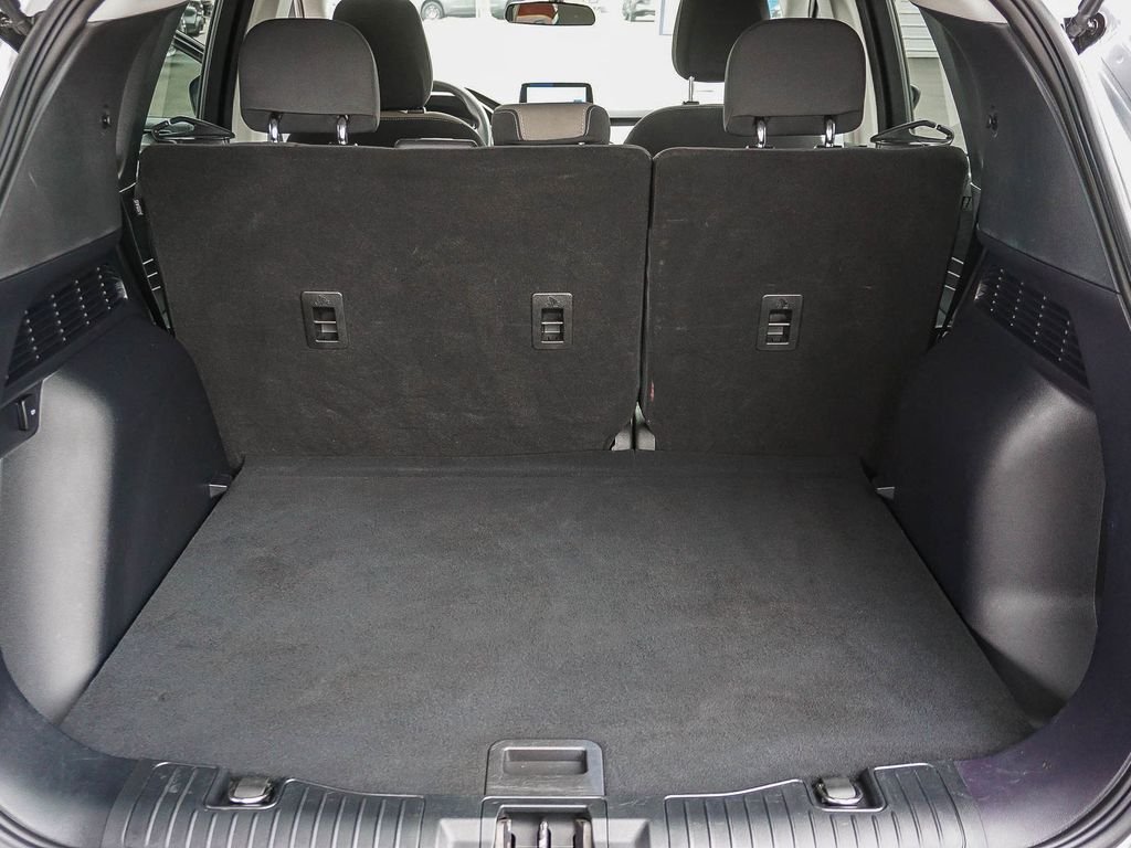 Used 2022 Silver Ford SE image 25