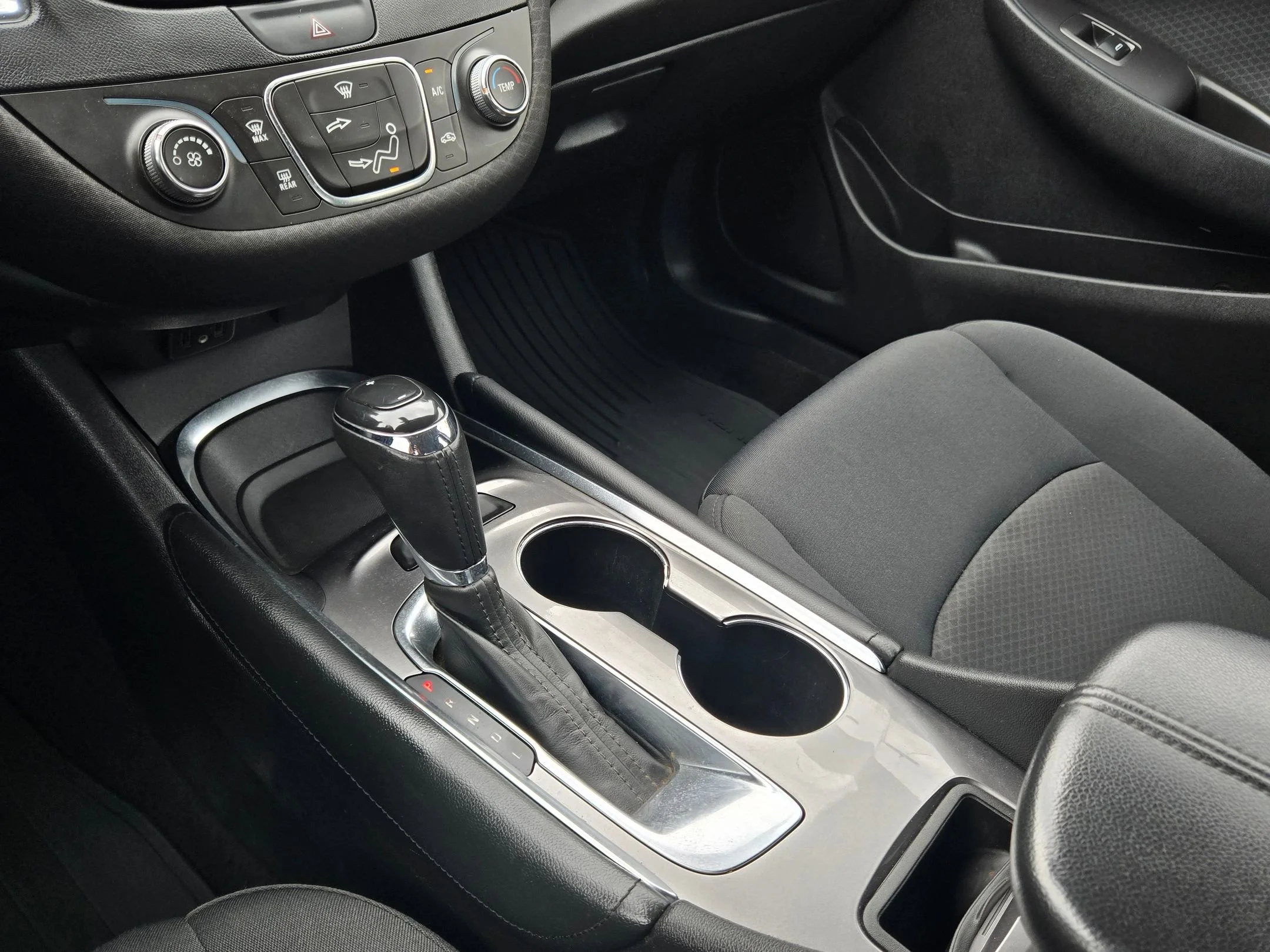 Used 2016 Silver Ice Metallic Chevrolet LT image 30