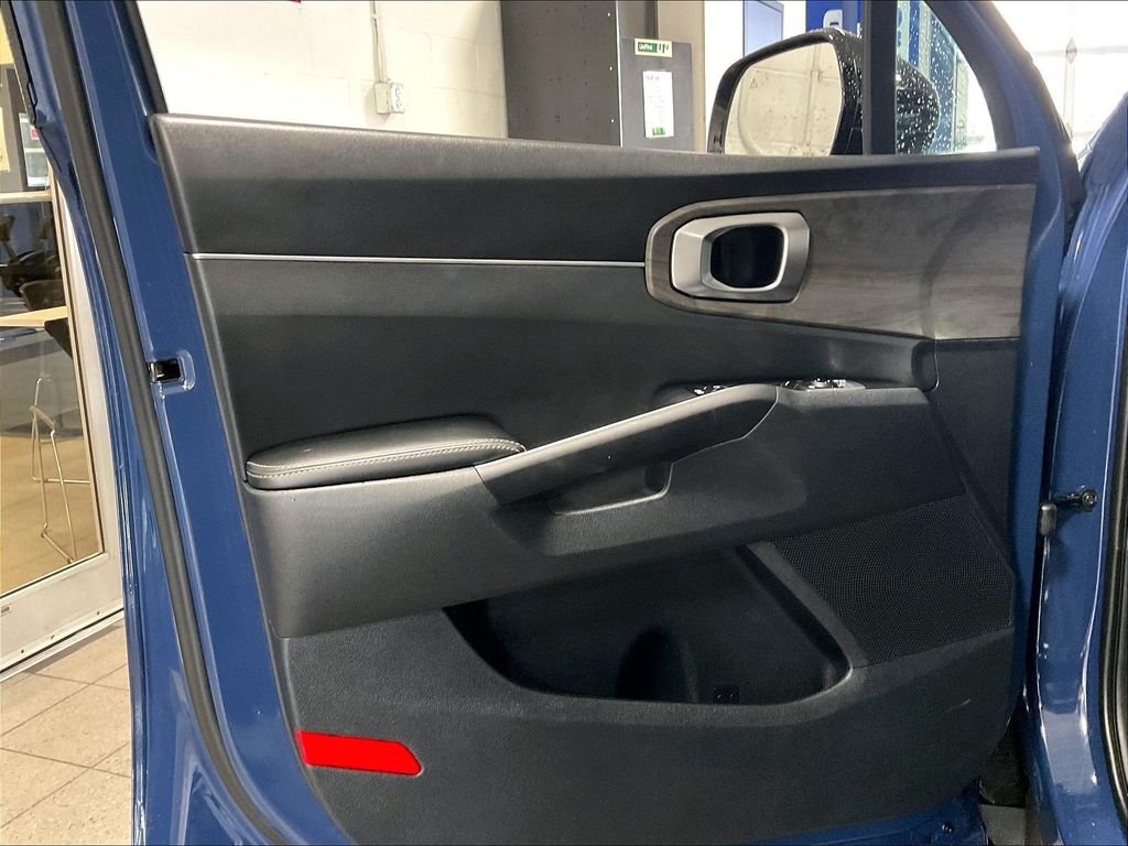 Used 2024 Black Kia X-Line EX image 9