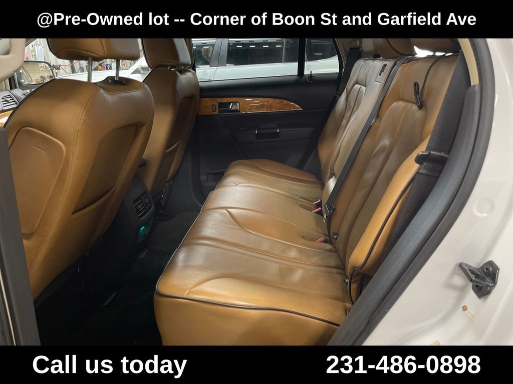 Used 2011  Lincoln Base image 21