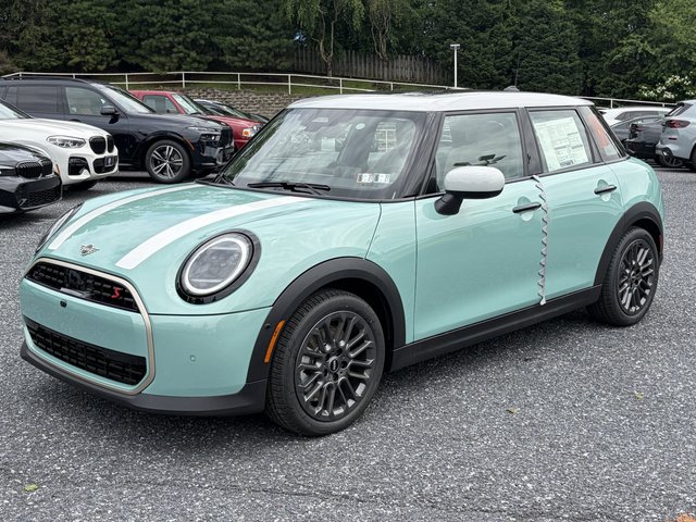 2026 MINI 4 Door Iconic