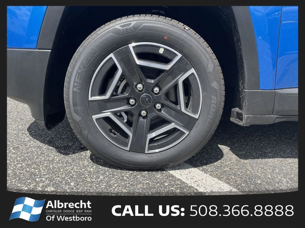 New 2026 Hydro Blue Pearl-Coat Exterior Paint Jeep Laredo image 22