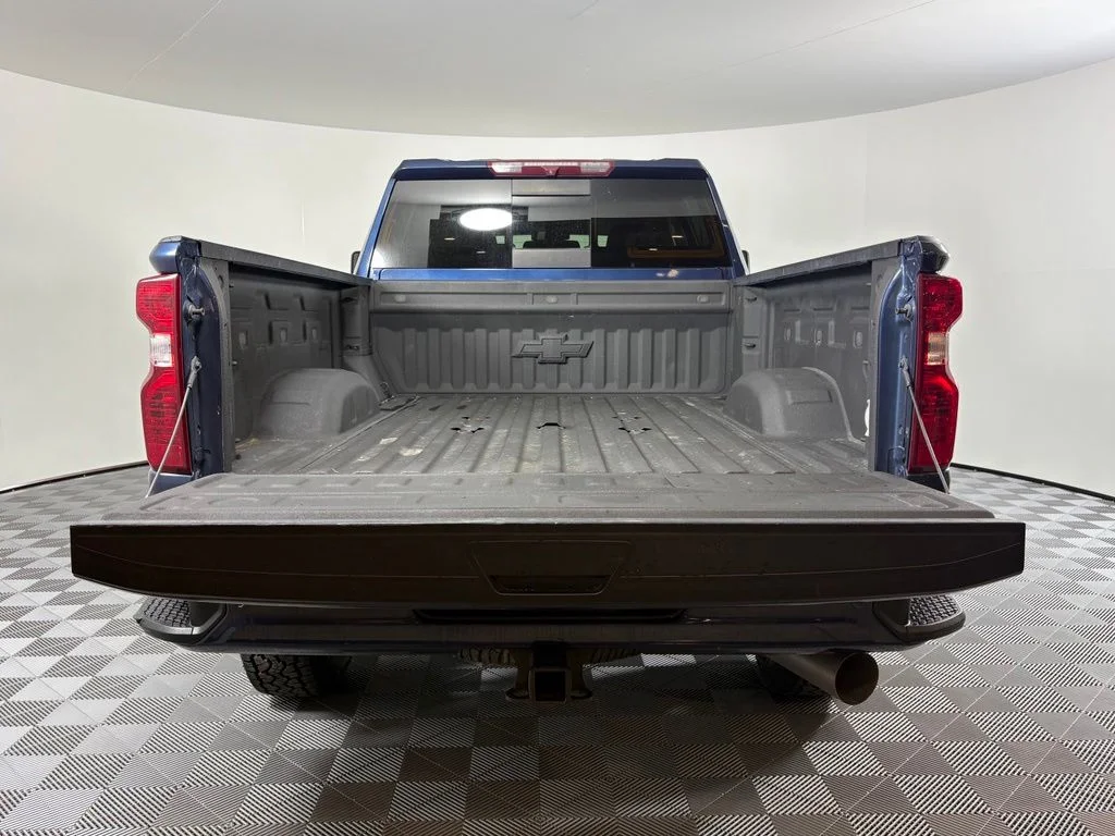 Used 2021 Northsky Blue Metallic Chevrolet LT image 11
