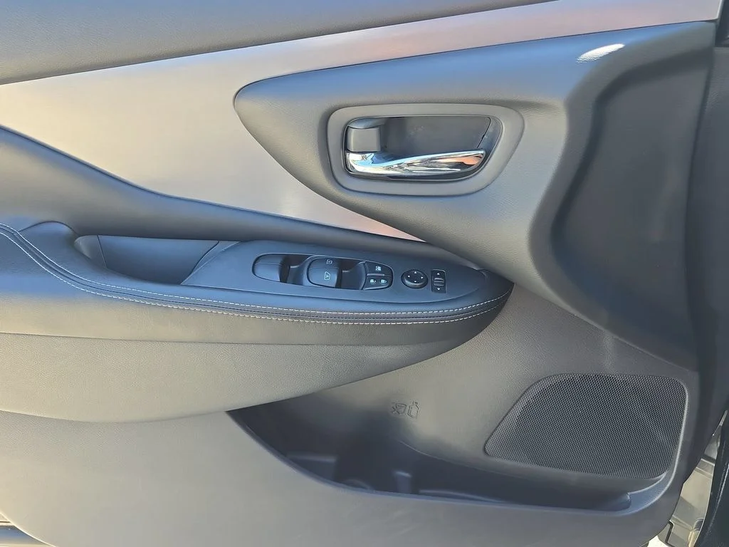 Used 2024  Nissan SV image 23