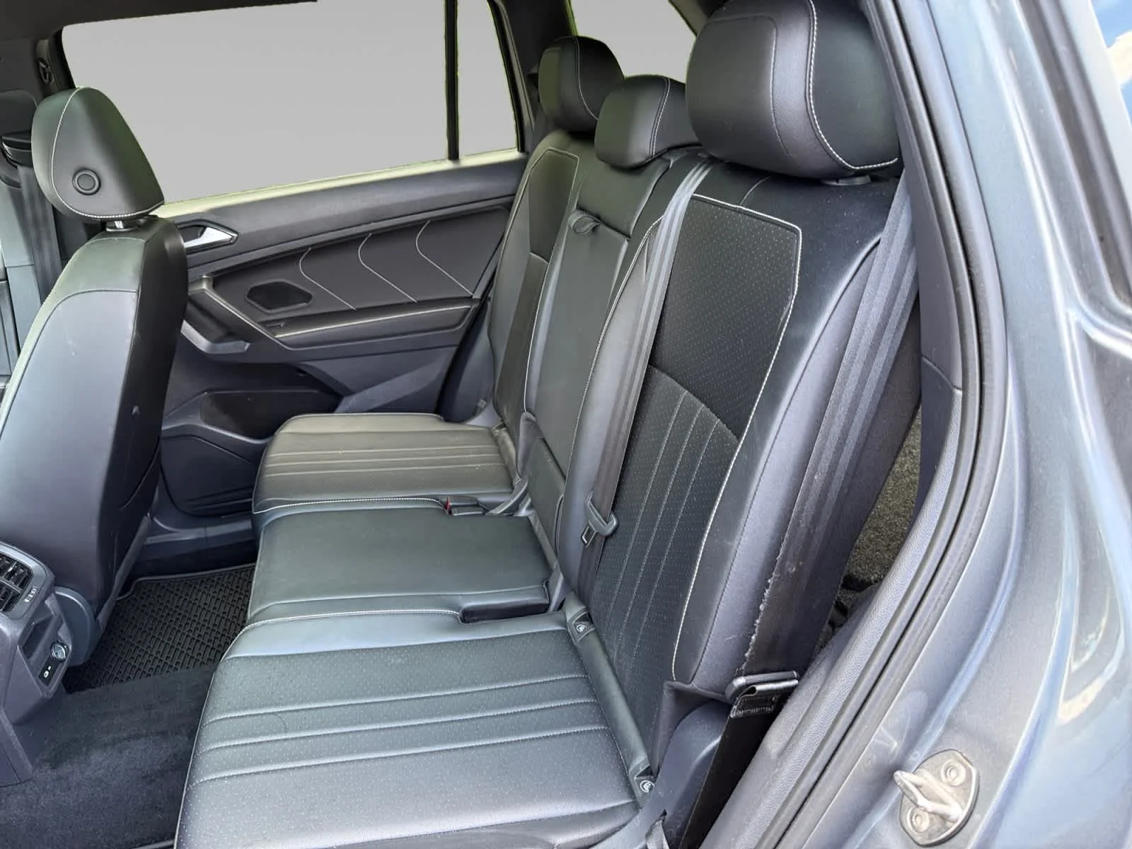 Used 2022 Platinum Gray Metallic Volkswagen SE R-Line Black image 22