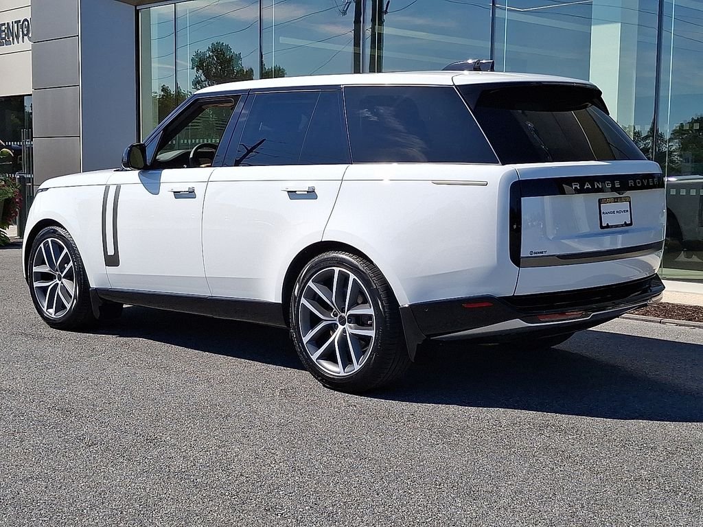 New 2026 Fuji White Land Rover SE image 4