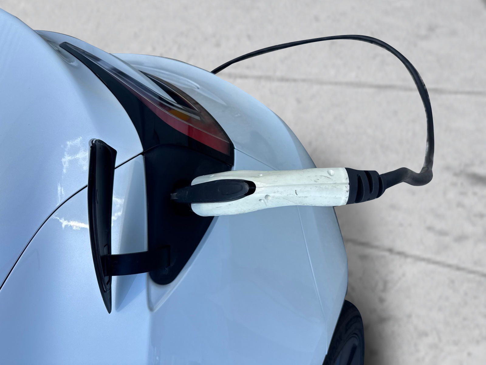 Used 2025  Tesla Long Range image 49