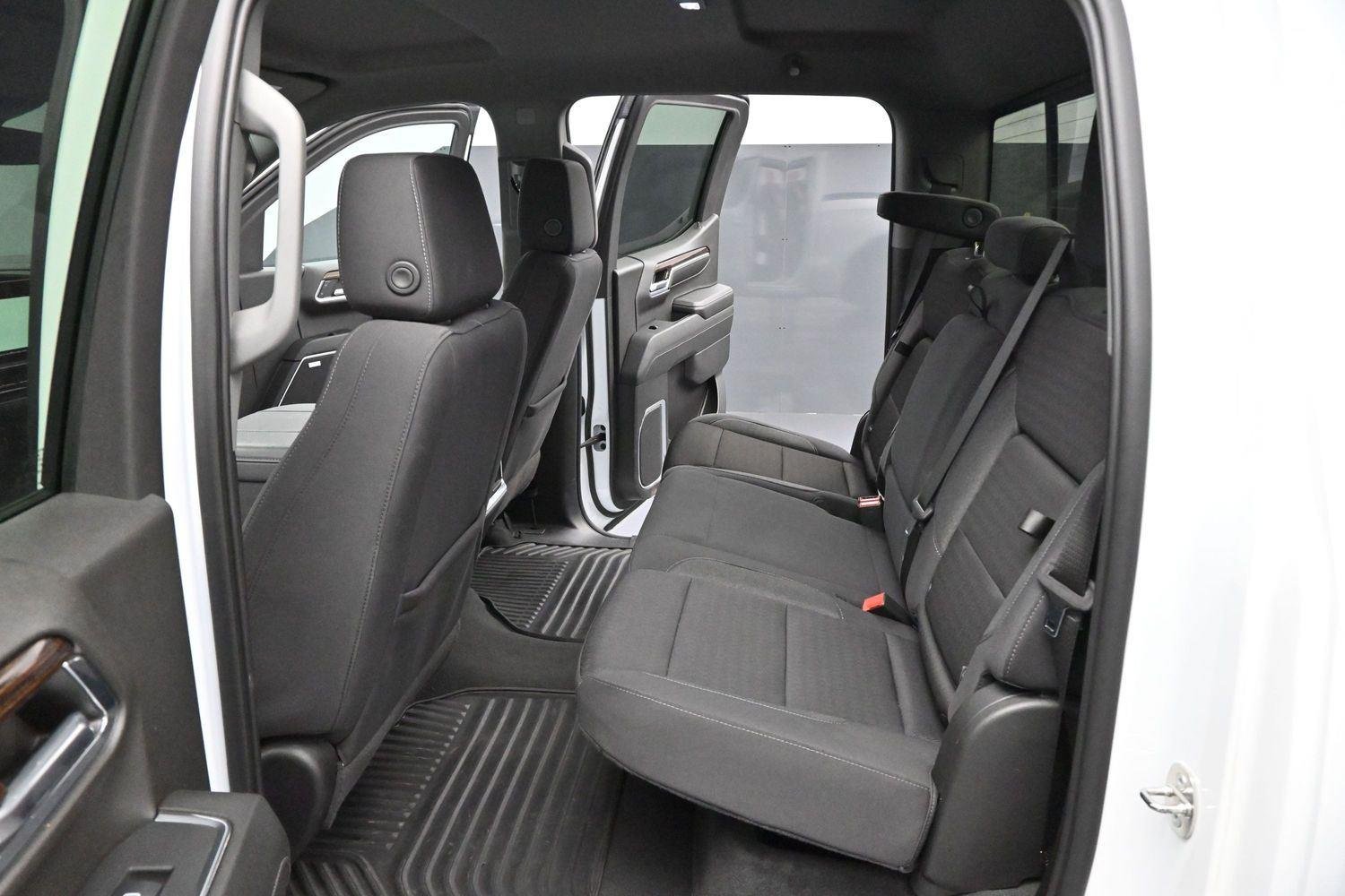 Used 2024 Summit White GMC Elevation image 29