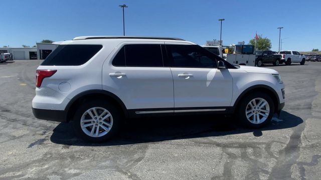Used 2017 White Ford XLT image 9