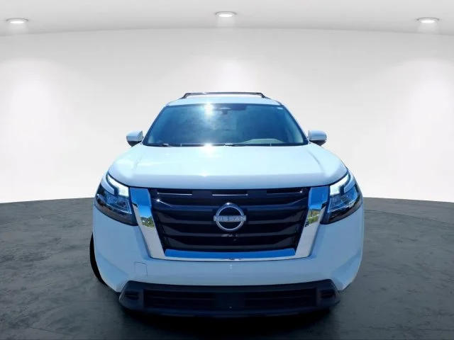 Used 2022 White Nissan SV image 4