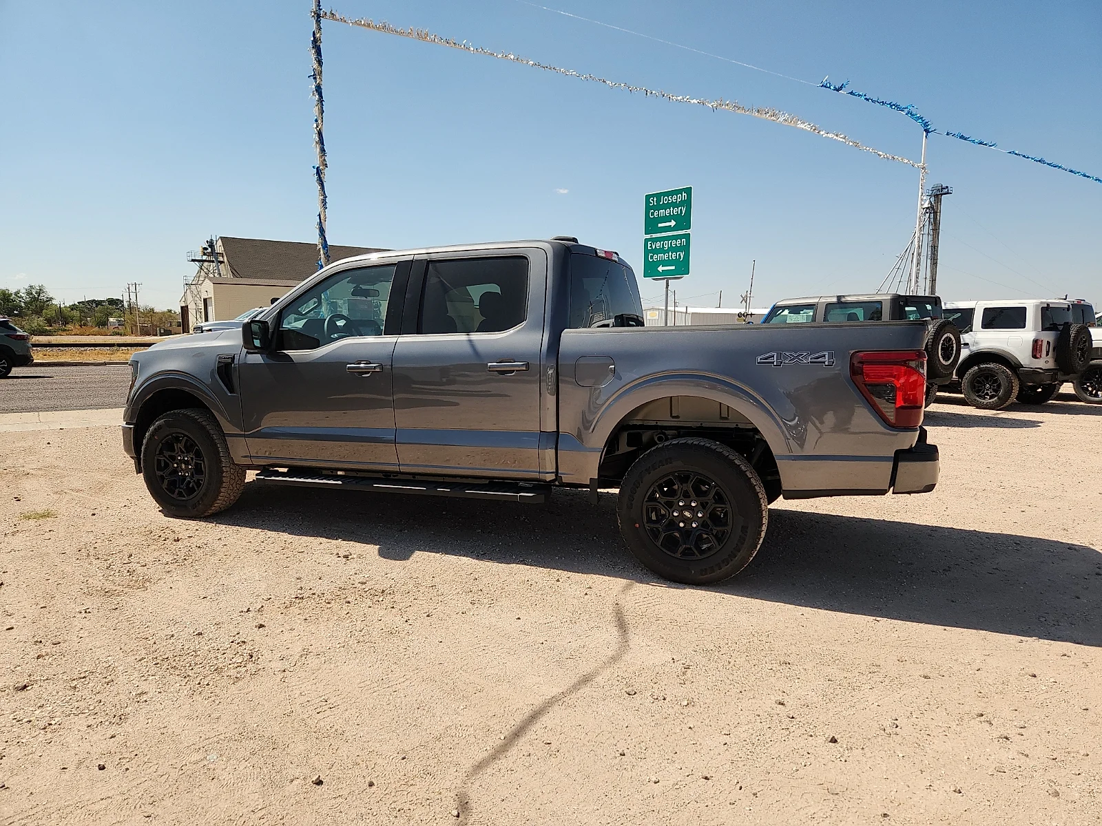 New 2026 Carbonized Gray Metallic Ford XLT image 4