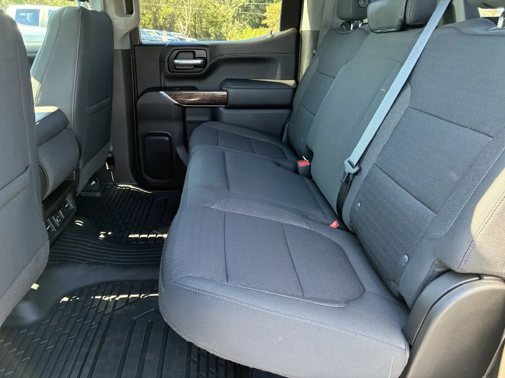 Used 2022 SUMMIT WHITE GMC SLE image 21