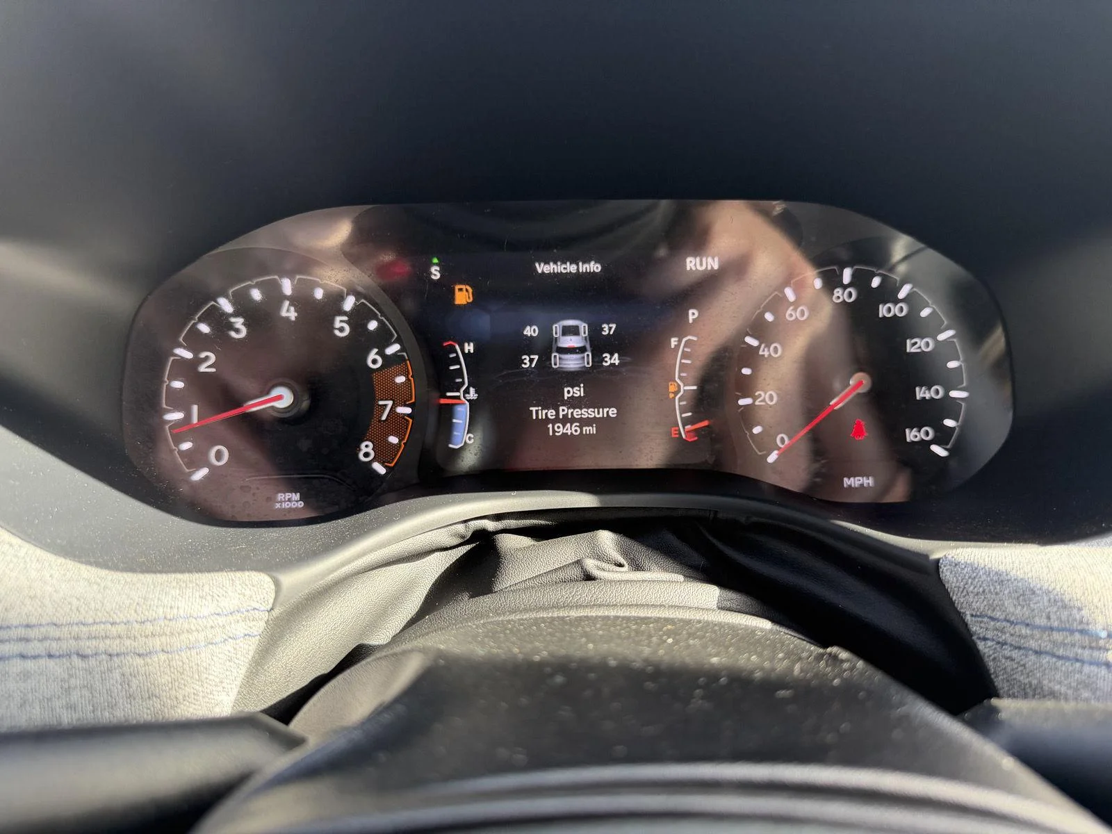 Used 2025 Red Hot Pearlcoat Jeep Latitude image 10