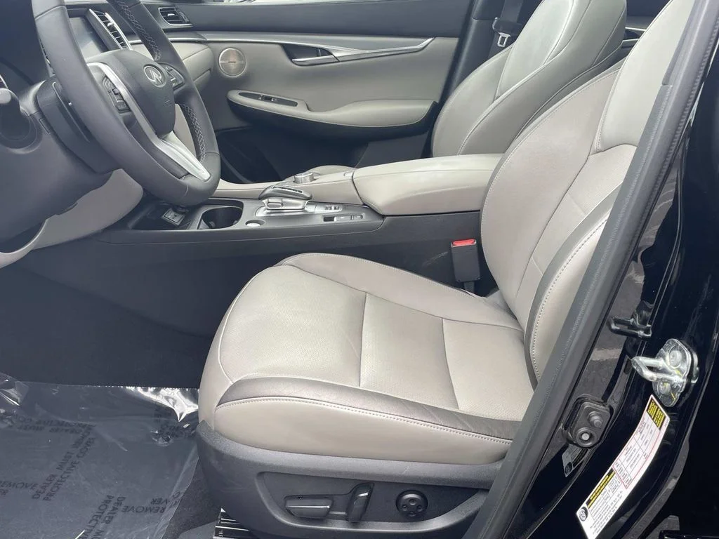 Used 2023 Black INFINITI LUXE image 15
