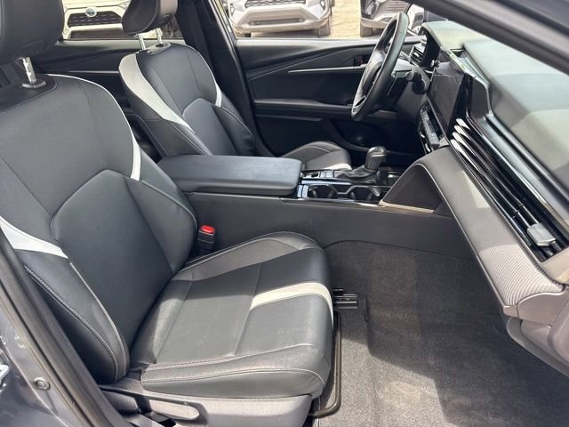 Used 2025  Toyota SE image 23