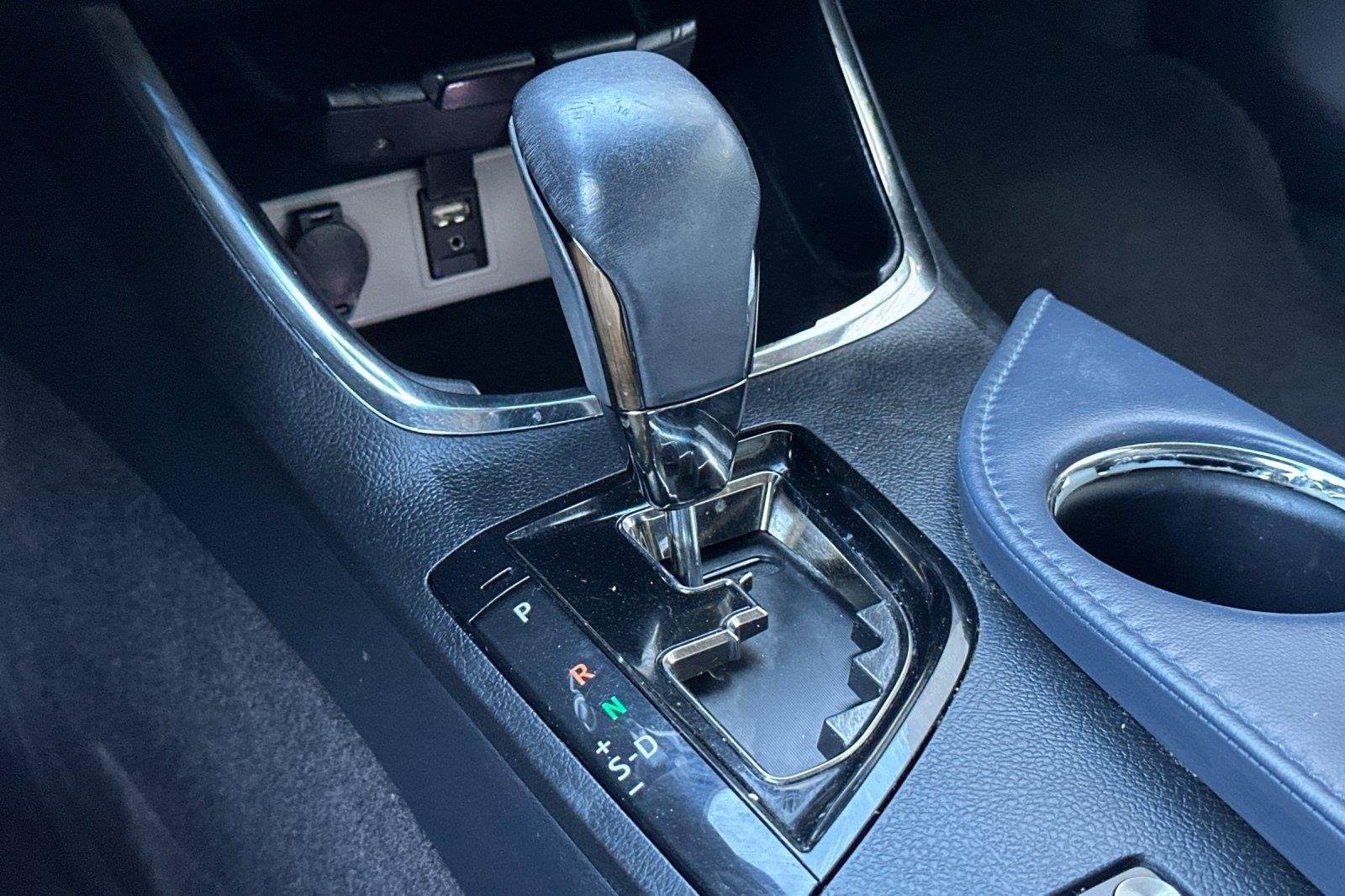 Used 2014 Creme Brulee Mica Toyota XLE Touring image 20
