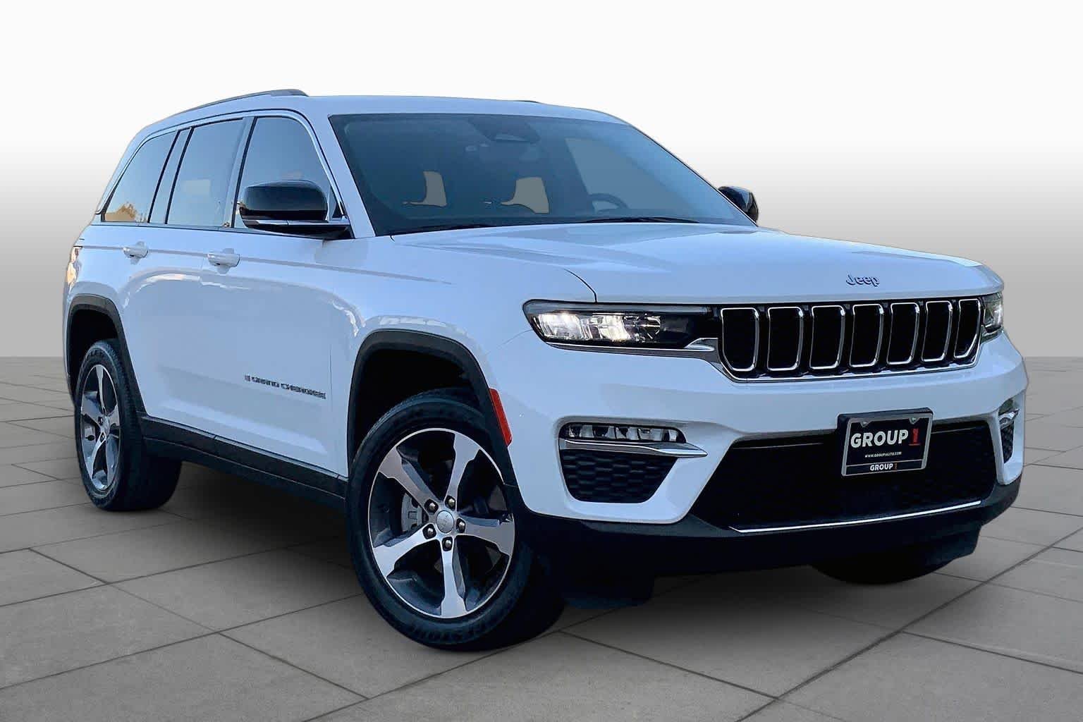 Used 2022 Bright White Clearcoat Jeep  image 2