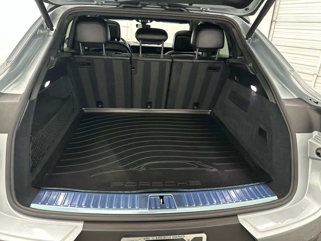 Used 2024  Porsche Base image 29