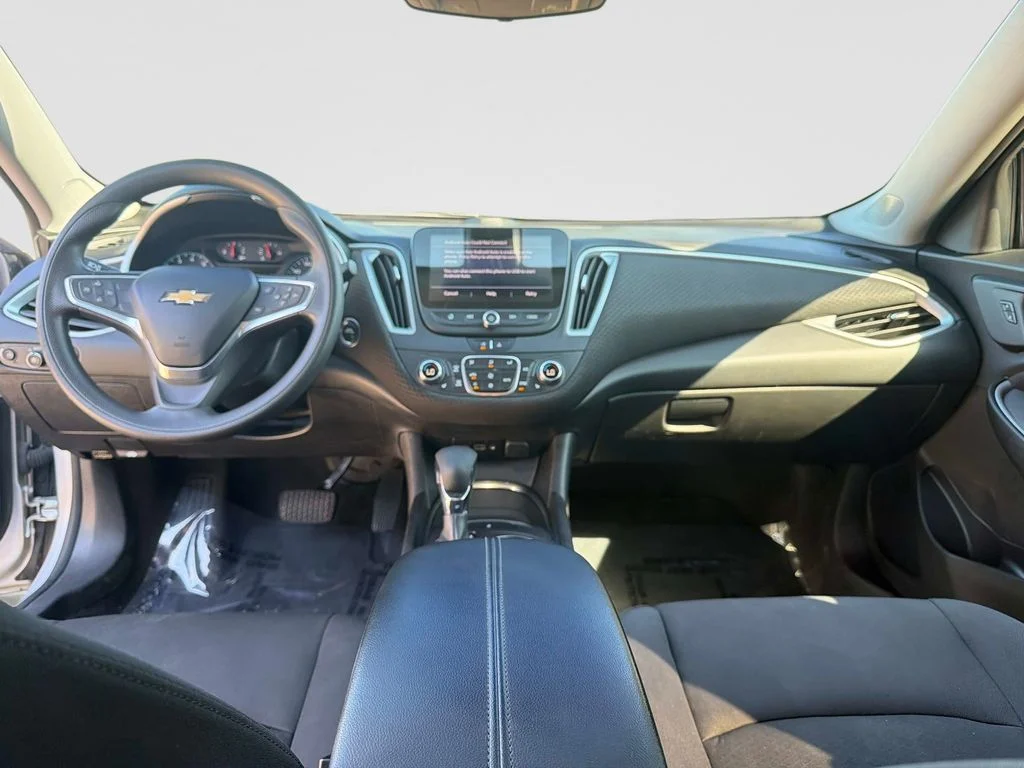 Used 2022 Silver Chevrolet LT image 17