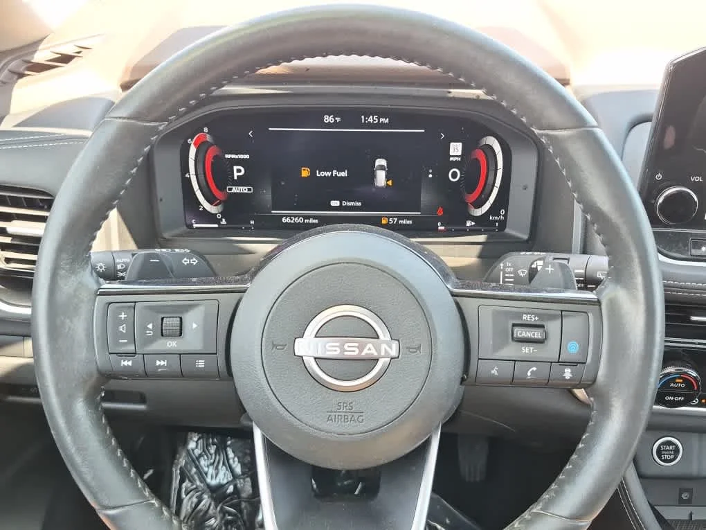 Used 2022 Champagne Silver Metallic Nissan Platinum image 18