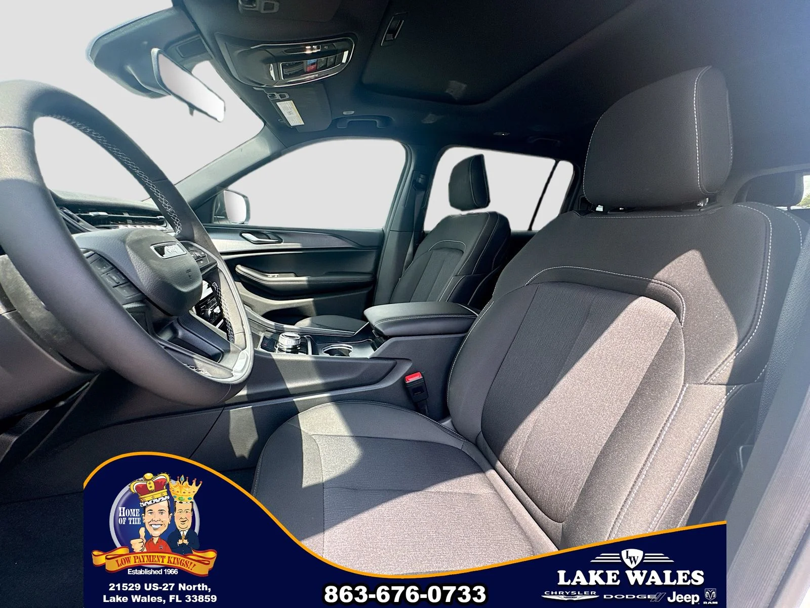 New 2026 Bright White Clear-Coat Exterior Paint Jeep Laredo X image 20