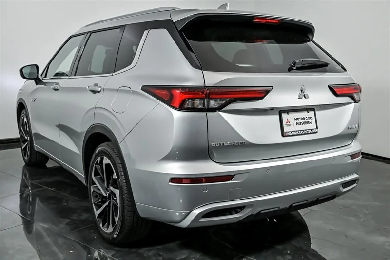Used 2023 Alloy Silver Metallic Mitsubishi SEL image 7