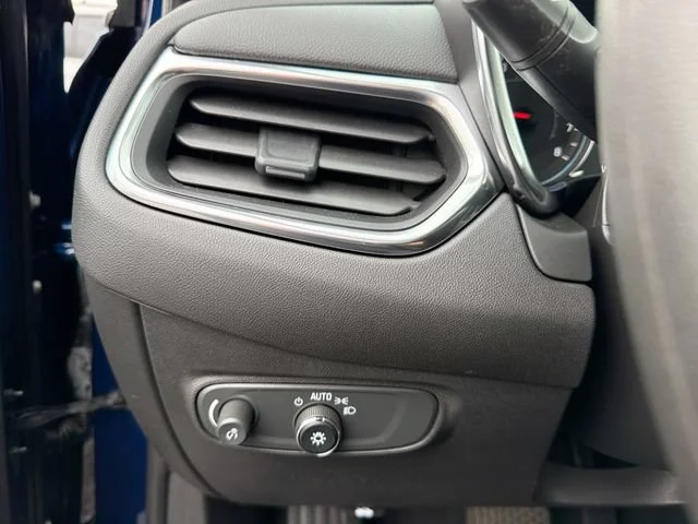 Used 2022 BLUE GLOW METALLIC Chevrolet LT image 9