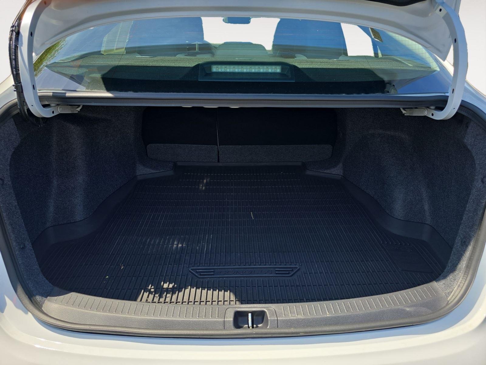 Used 2025 Ice Cap Toyota LE image 13