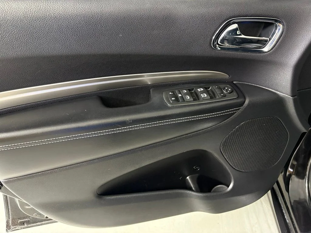 Used 2015 Black Dodge SXT image 14
