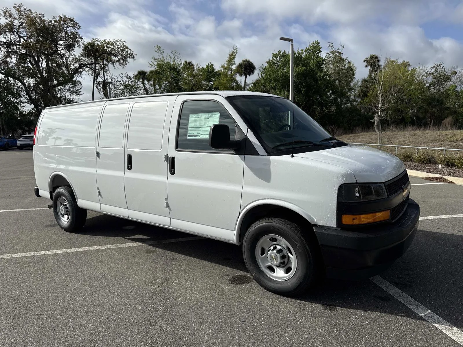 2026 Chevrolet Express 2500 Extended Work Van HD's photo