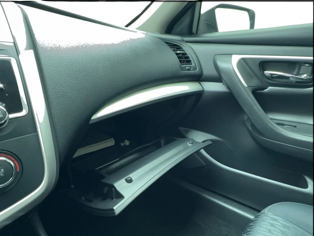 Used 2018 Silver Nissan 2.5 S image 41