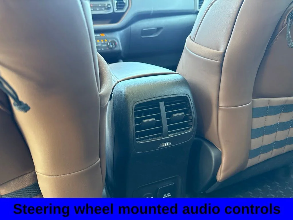 Used 2022 Oxford White Ford Badlands image 7