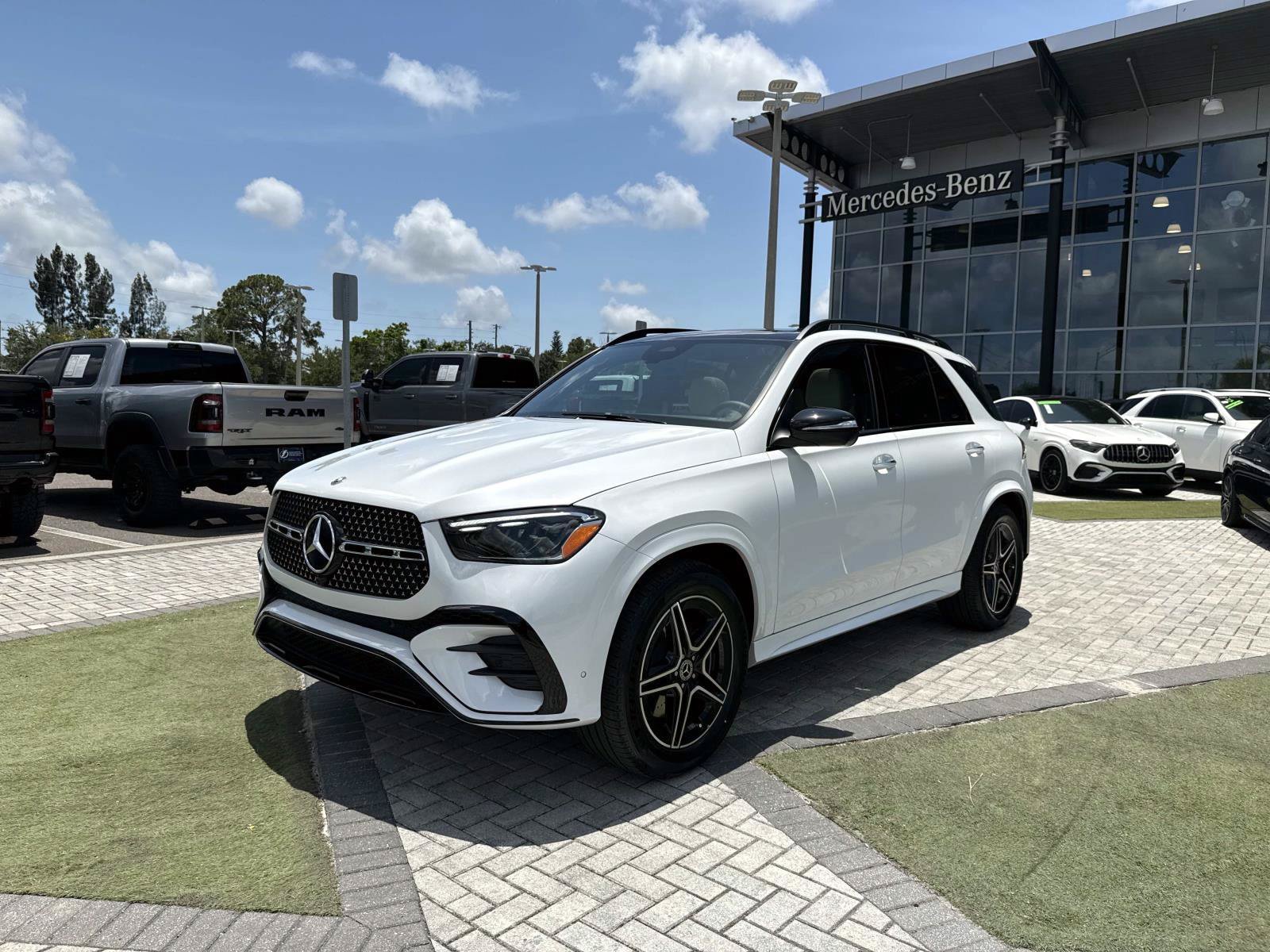 New 2026 Moonlight White Mercedes-Benz 350 4MATIC® SUV image 2