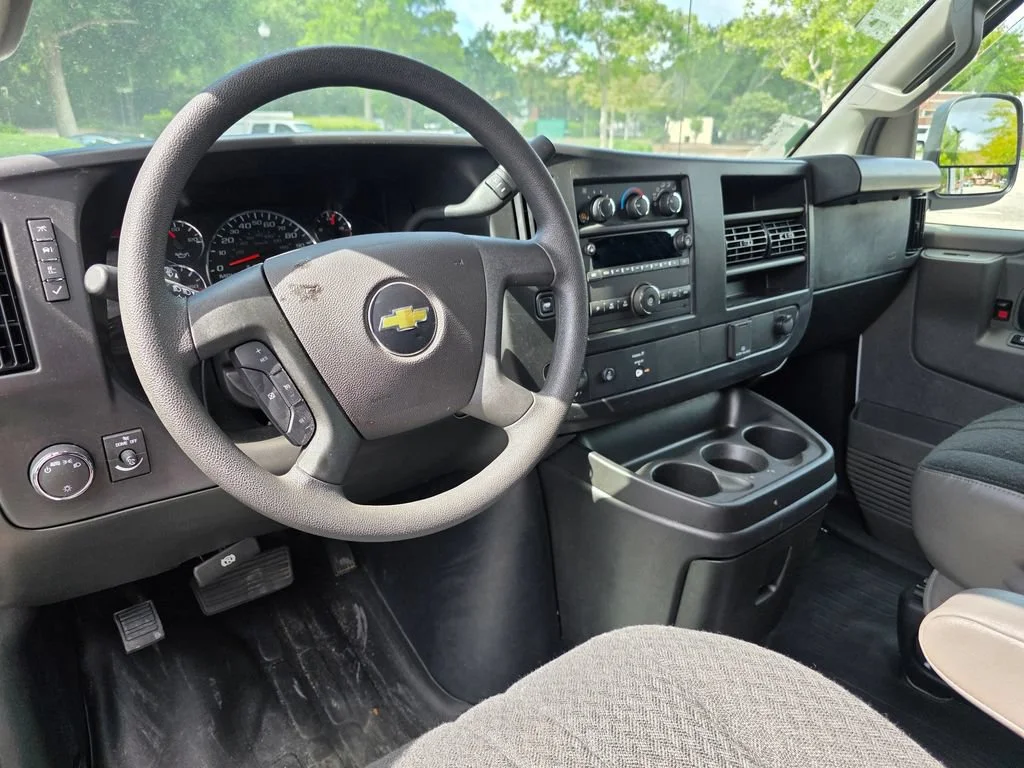 Used 2025 Summit White Chevrolet WT image 7