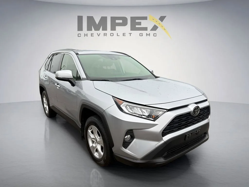 Used 2020  Toyota XLE image 7