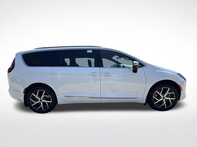 New 2027 White Chrysler Pinnacle image 8