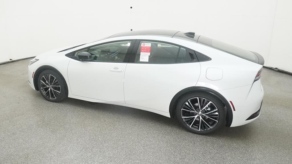 New 2025 Wind Chill Pearl Toyota XLE image 12