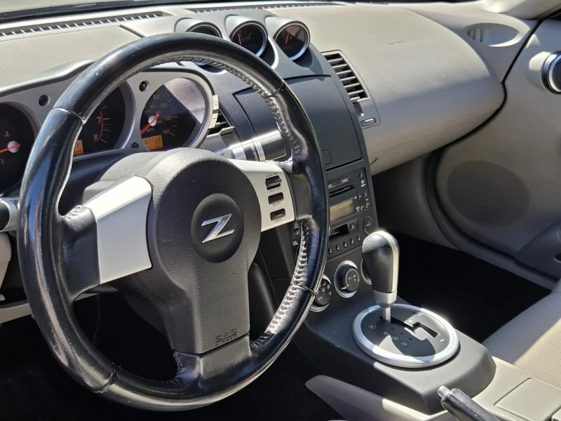 Used 2005 Chrome Silver Metallic NISSAN TOURING image 8