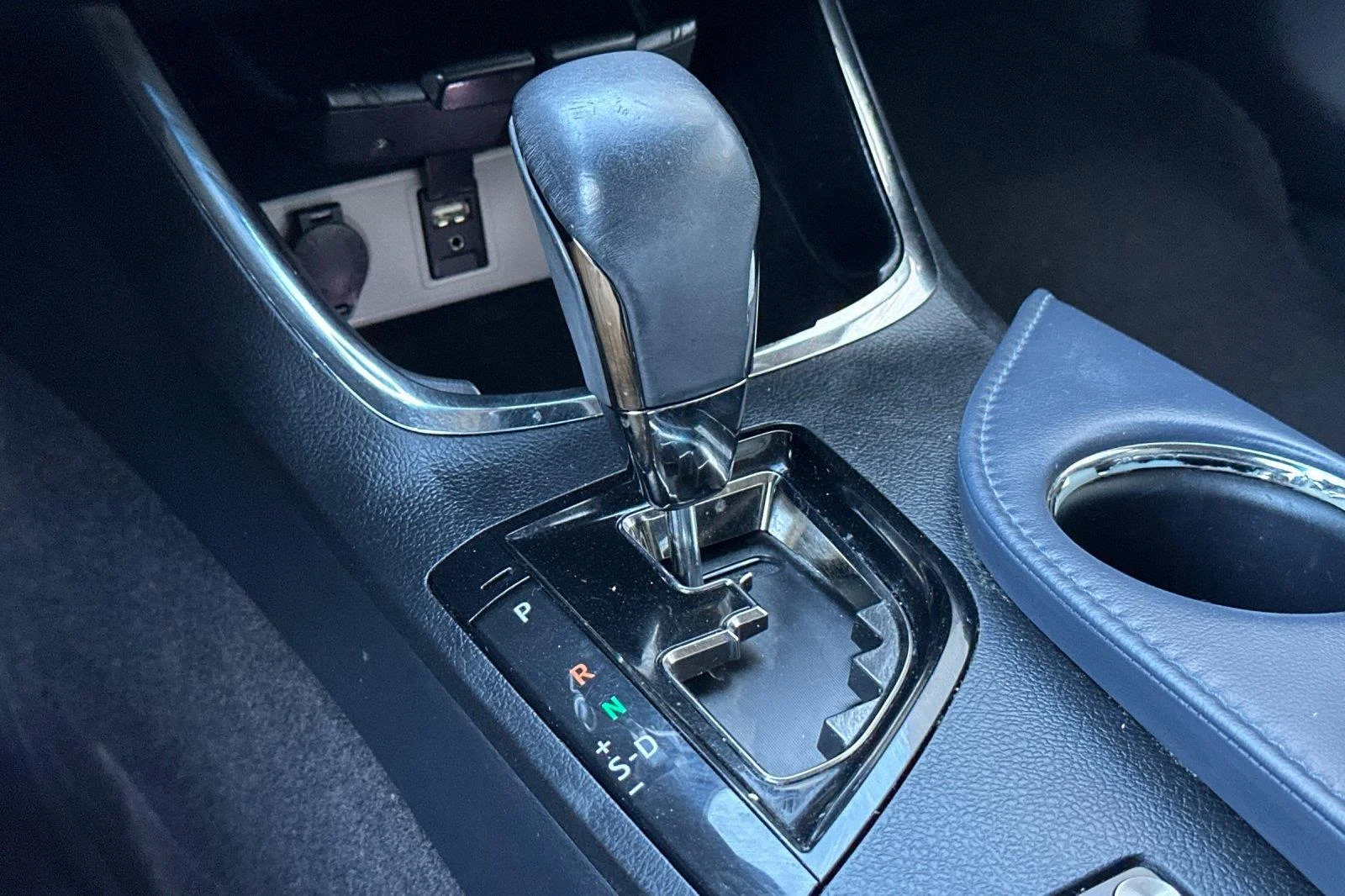 Used 2014 Creme Brulee Mica Toyota XLE Touring image 20