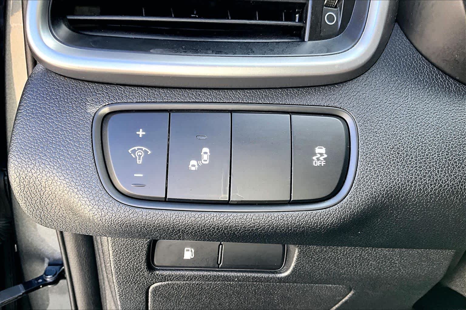 Used 2020 Gravity Grey Kia LX image 31