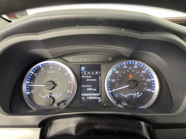 Used 2019 White Toyota LE image 18