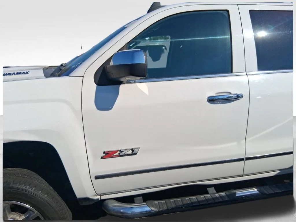 Used 2017 White Chevrolet LTZ image 12