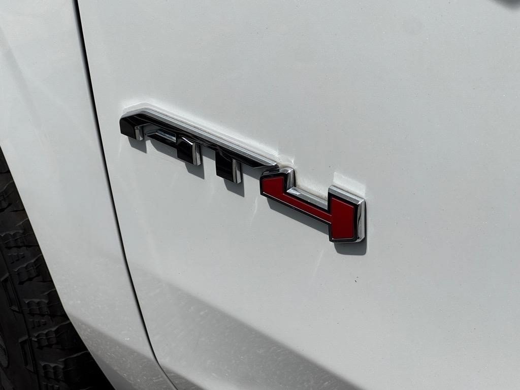 Used 2022 White Frost Tricoat GMC AT4 image 20