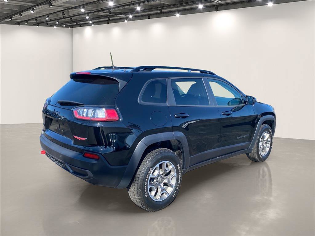 Used 2023 Diamond Black Crystal Pearlcoat Jeep Trailhawk image 7
