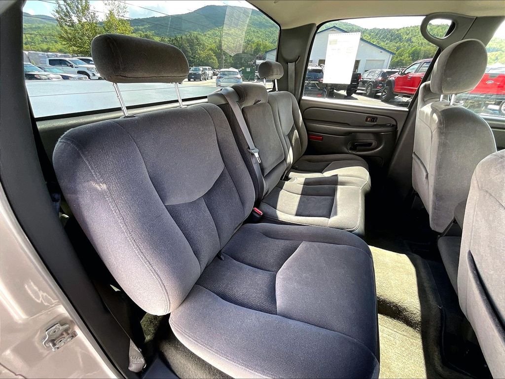 Used 2005 Silver Birch Metallic GMC SLE image 16