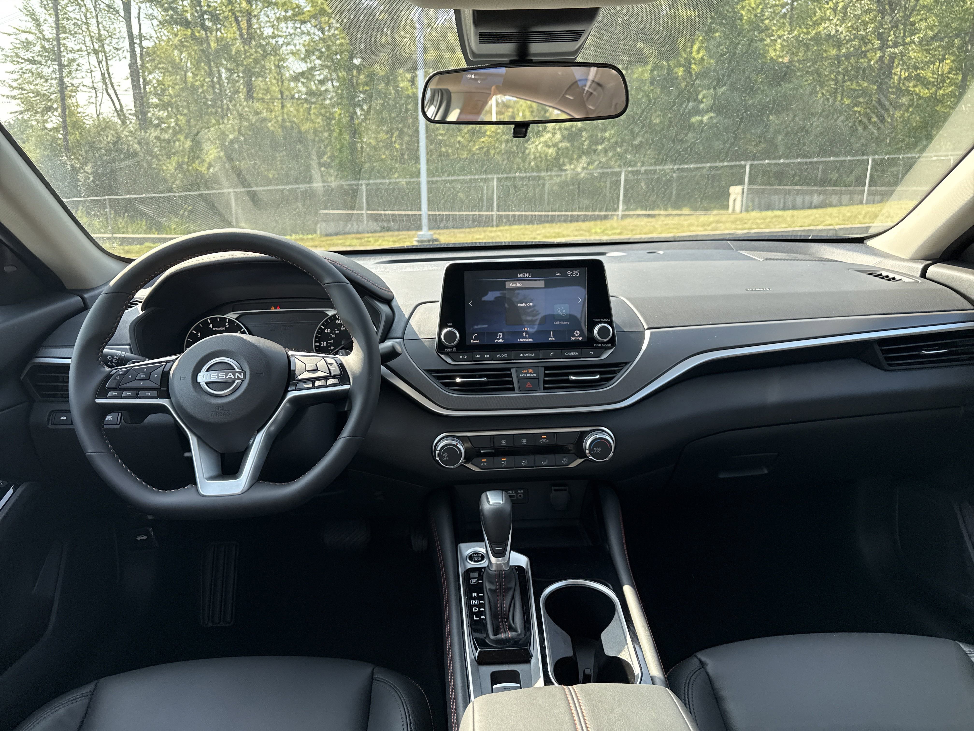 2025 Nissan Altima SR - Photo 14