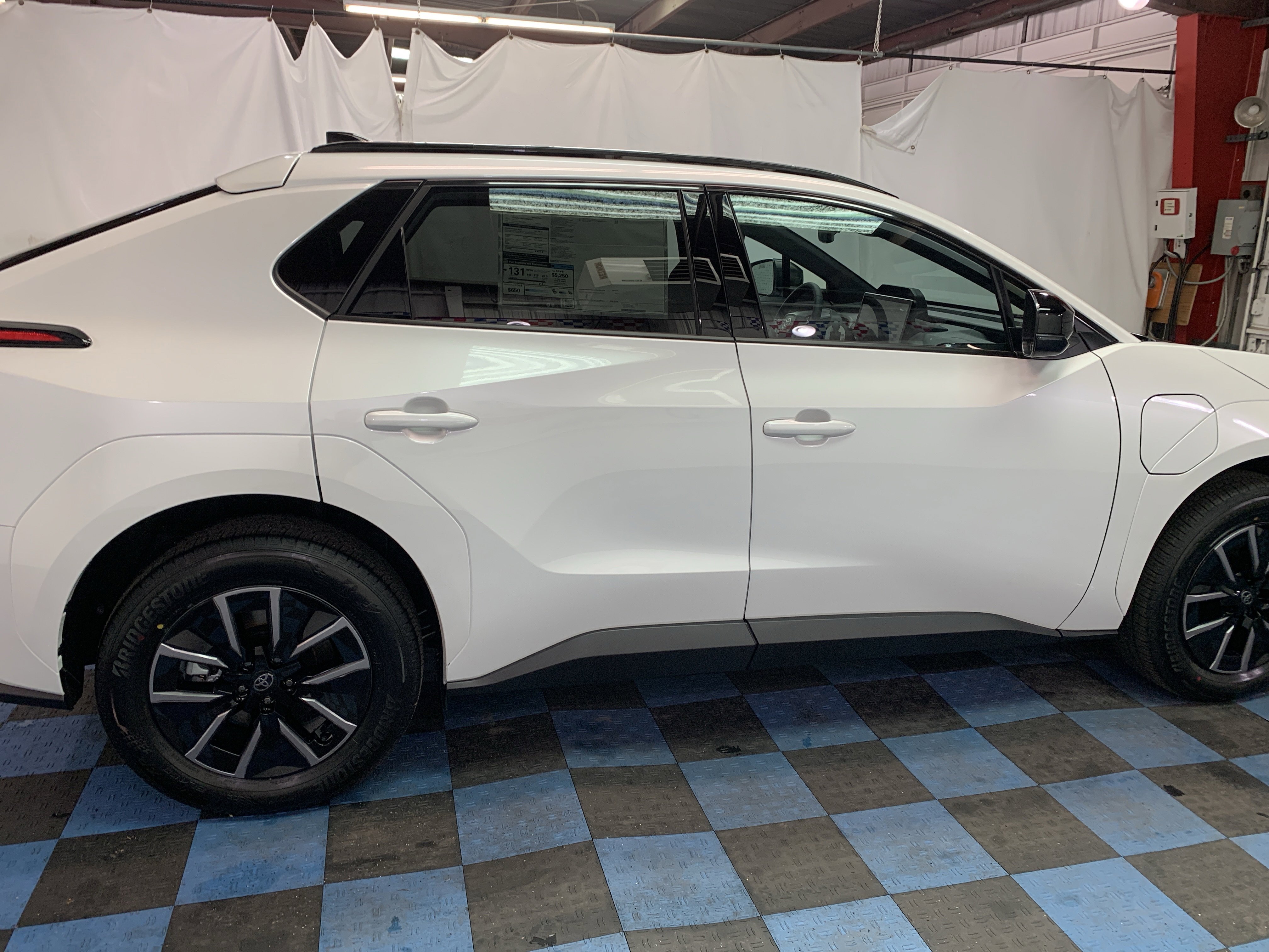 2026 Toyota bZ XLE - Photo 5