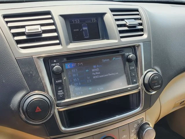 Used 2013 Red Toyota Base image 23